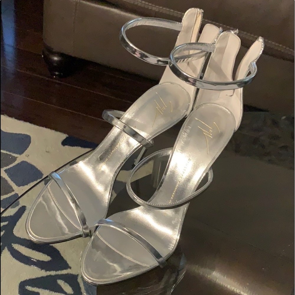 Silver heels - Picture 2 of 5
